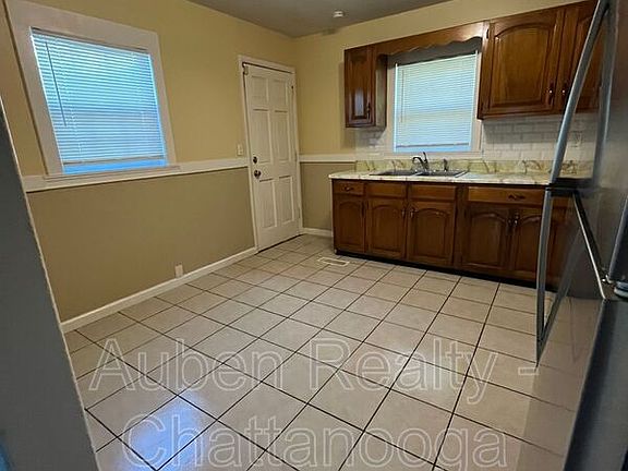 5th image of 106 Mountain View Dr