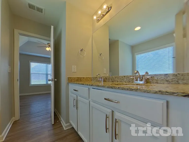415 Finch Ln — Photo 8