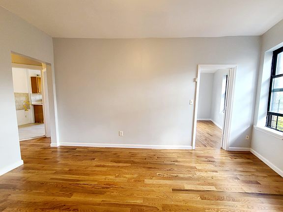 4th image of 1344 Clay Ave Floor 2