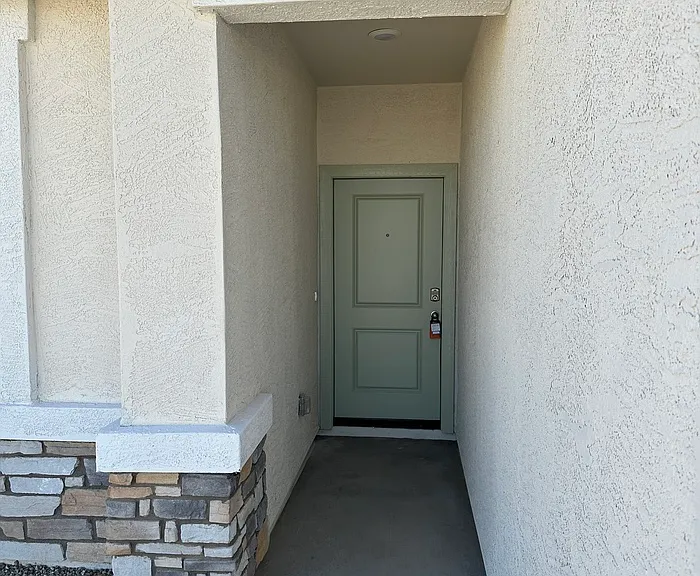 1567 E Fletcher Dr — Photo 2