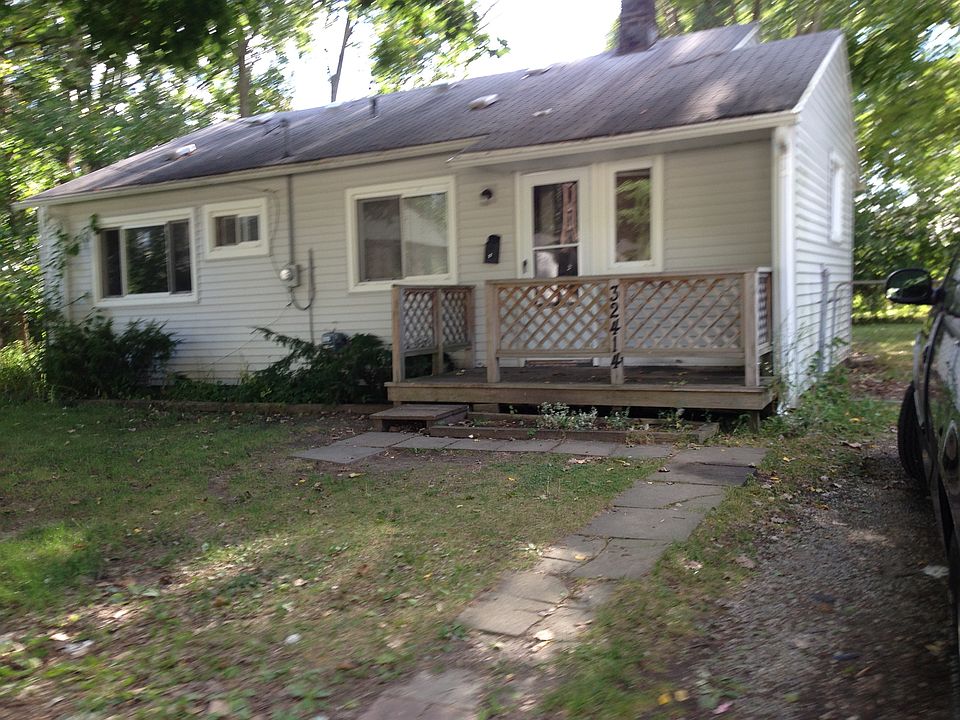 1st image of 32414 Lapeer Dr