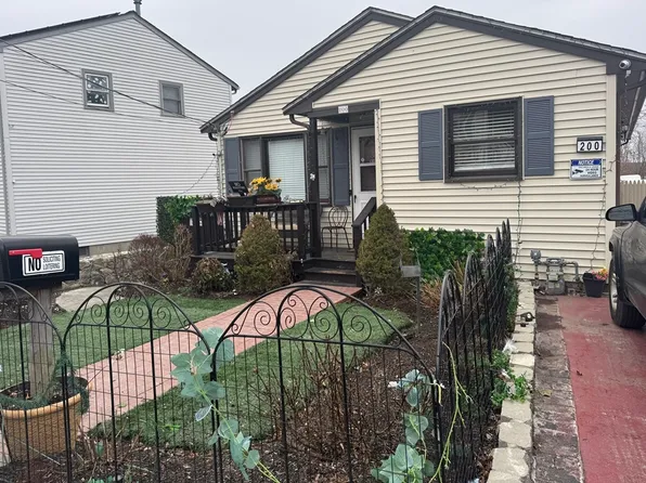 200 Crescent St, Fall River, MA 02720