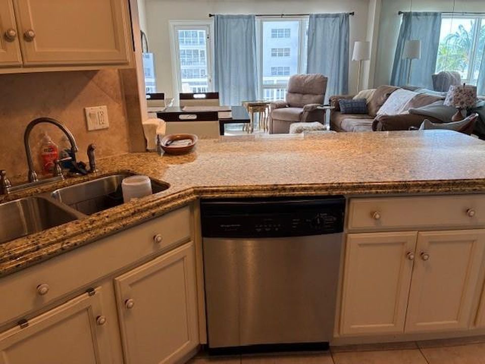 133 N Pompano Beach Blvd APT 209, photo 7
