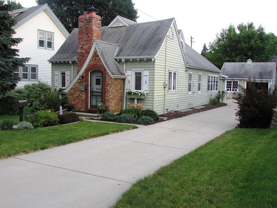 1st image of 915 Summit Ave