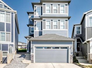 392 SW Carringvue Pl NW, Calgary, AB T3P 2A4