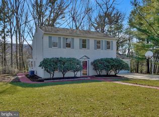 6 Cottage Hl W, Pottsville, PA 17901