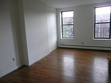2nd image of 557 Bramhall Ave #1
