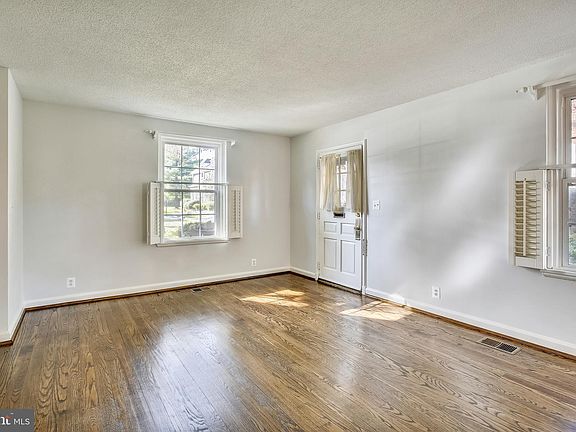 5th image of 3562 S Stafford St