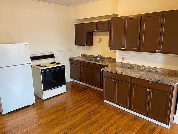 3rd image of 67 N Main St