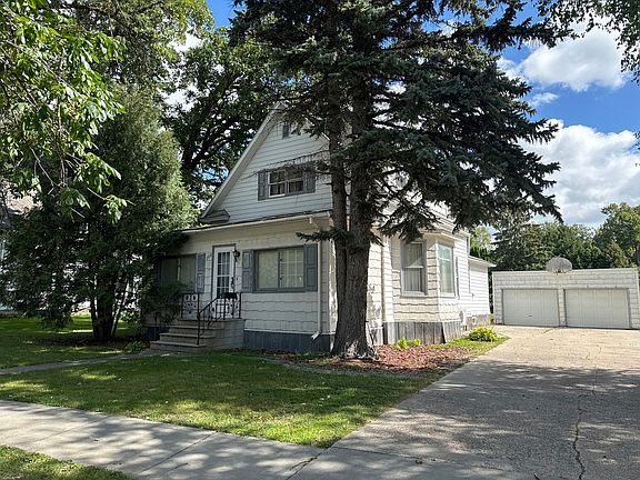 2nd image of 308 3rd Ave NE