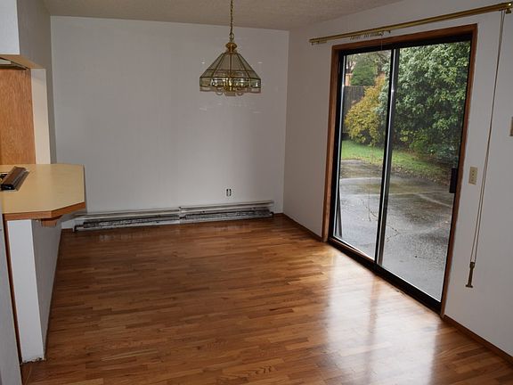5th image of 4060 Lloyd St SE