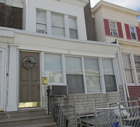 2nd image of 2626 S Daggett St