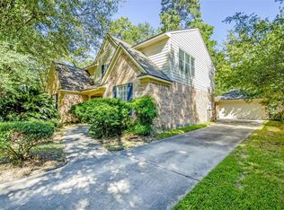 114 E Sterling Pond Cir, The Woodlands, TX 77382