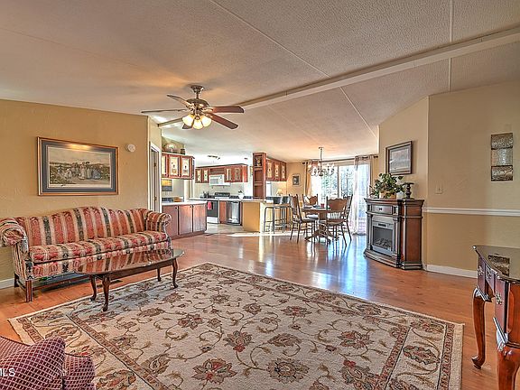 5th image of 109 Wood Ln