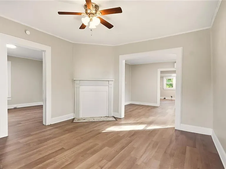 2051 Bloomfield Dr — Photo 7