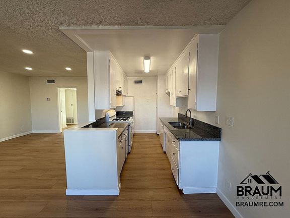 5th image of 6039 Whitsett Ave APT 303