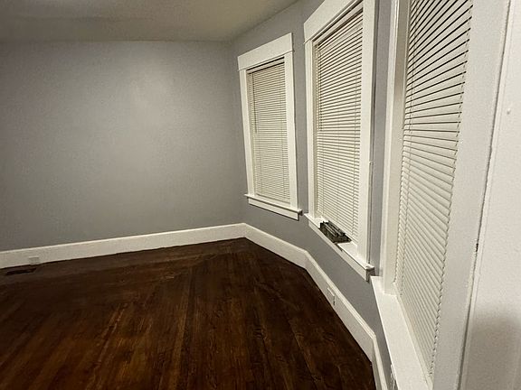 4th image of 60 Collins St #1