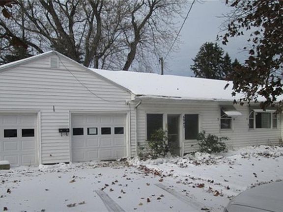 2nd image of 6943 Lake Ave