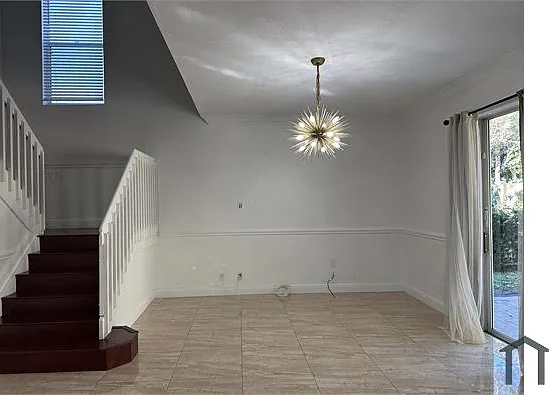 124 Canterbury Pl — Photo 16
