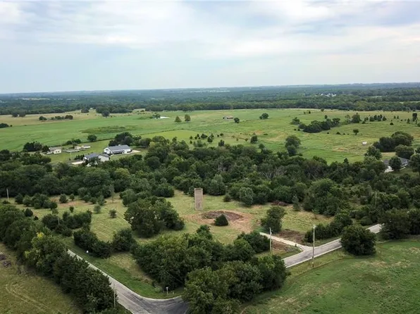 12496 W 271st St, Louisburg, KS 66053