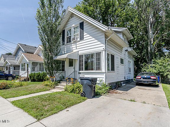 3rd image of 2020 Berkshire Pl