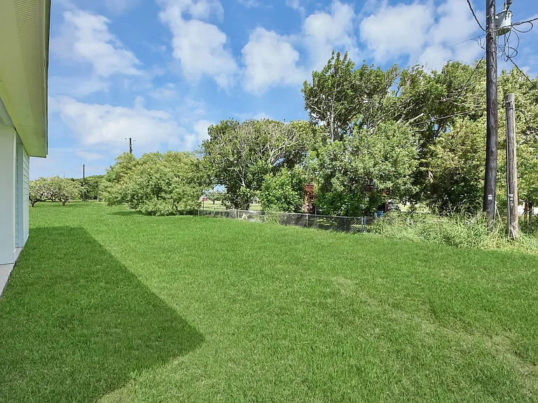 638 Stovall Dr — Photo 39