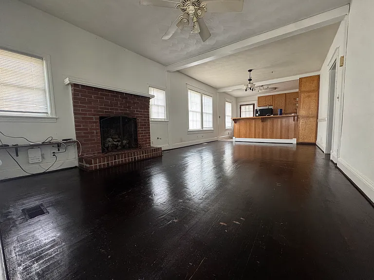 1057 Green St — Photo 11
