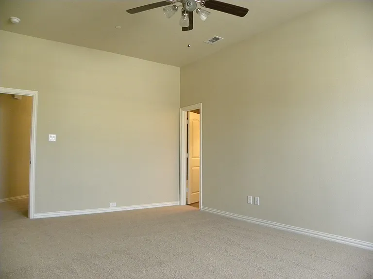 4664 Perthshire Ct — Photo 18