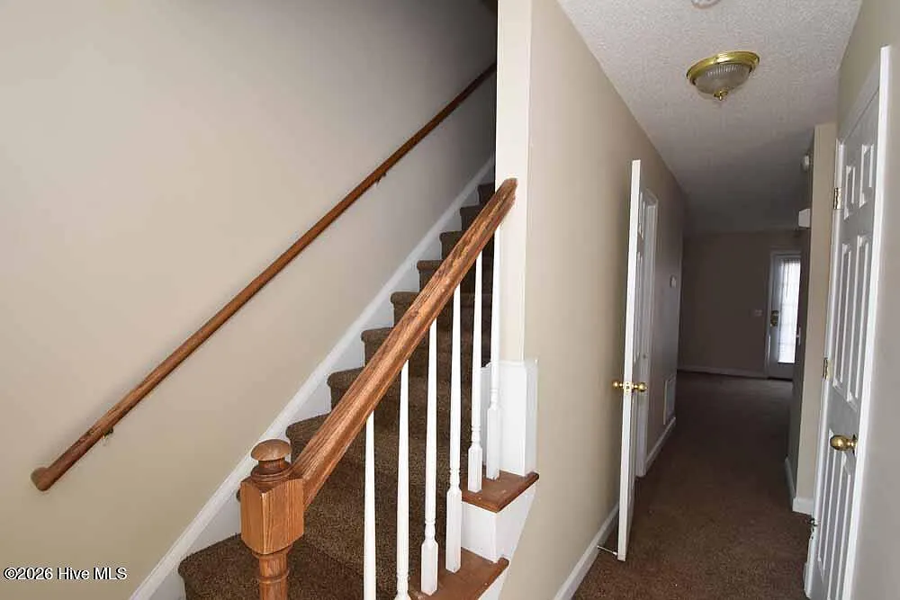 2 bed, 2.5 bath, $1,050 — Photo 4