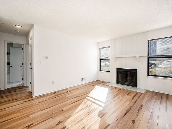 4th image of 3030 Eaton St #3030