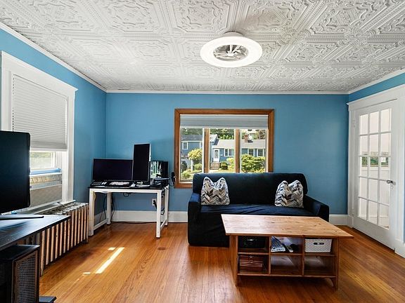 4th image of 7 Lawrence St #B