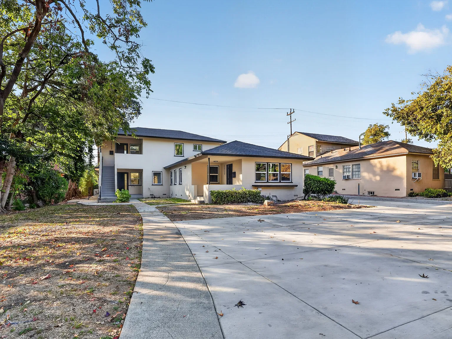 1215 N Verdugo Rd — Photo 1