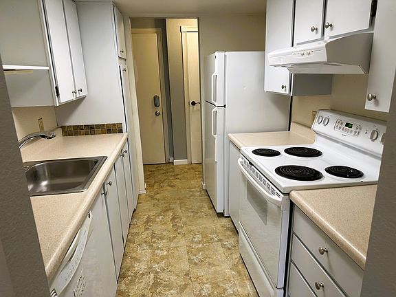3rd image of 1001 S Pearl St APT A12