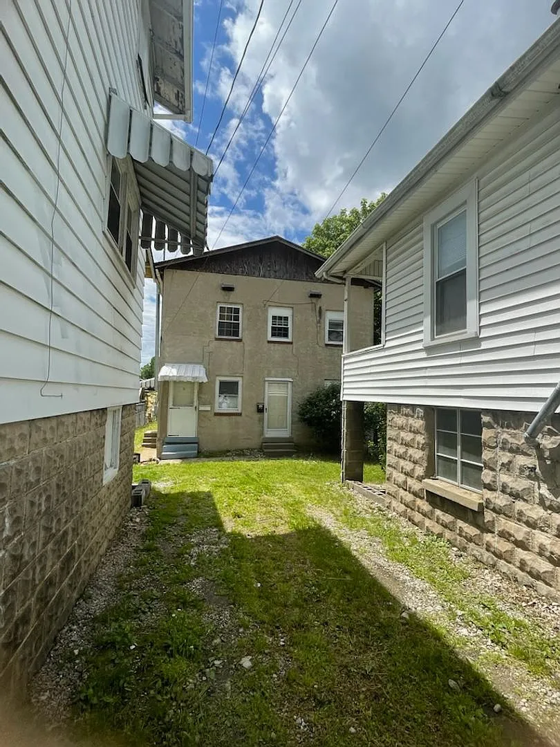2331 1/2 Washington Street West — Photo 1
