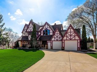 1395 S Bobolink Dr, Brookfield, WI 53005