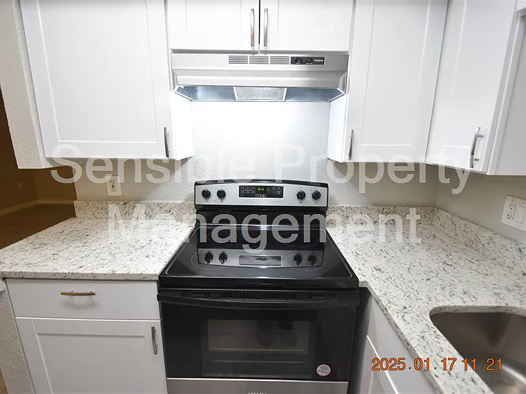 306 Danube Ave #2 — Photo 10