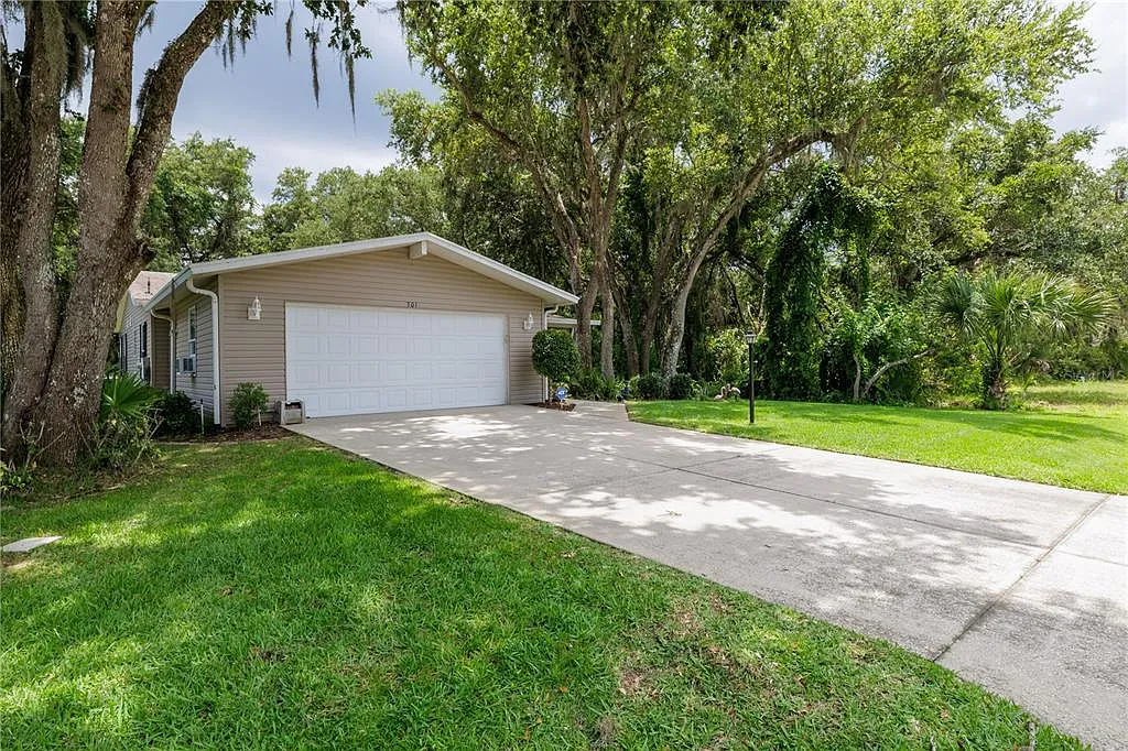 3 bed, 2.0 bath, 1932 sqft, $2,000 — Photo 2