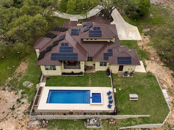 5664 Dry Comal Dr, New Braunfels, TX 78132