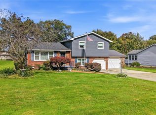 5805 Daniel Dr, Hermitage, PA 16148