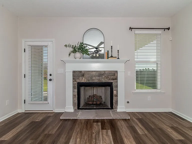 4831 Fairmont Dr — Photo 8