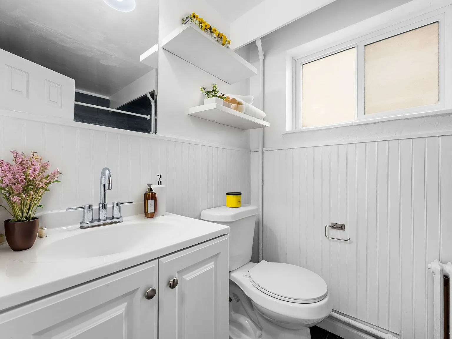 Mayfair - Remodeled Units - Must See! — Photo 3