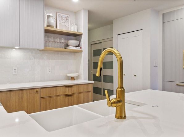 2 bedroom rental in Vancouver — photo 18