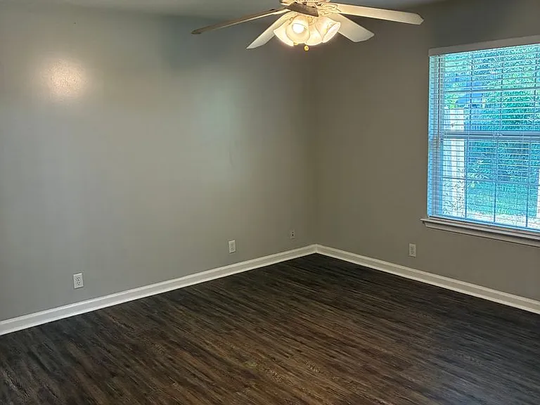 130 Lake Victoria Dr — Photo 11