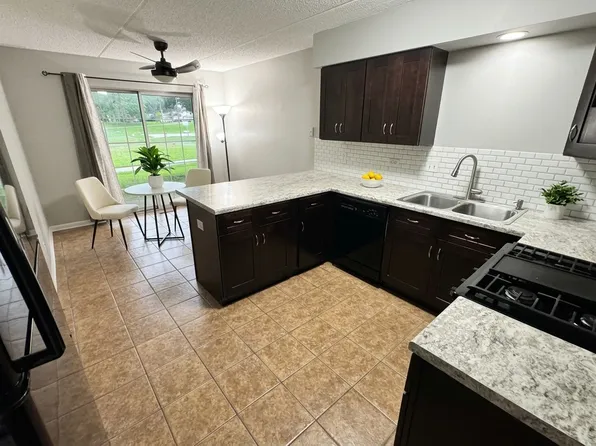 1338 S Lorraine Rd APT A, Wheaton, IL 60189