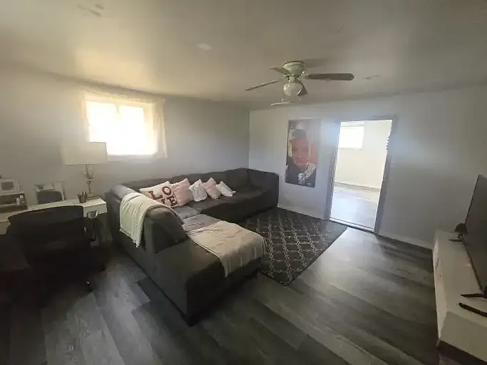 2 bed, 1.0 bath, 800 sqft, $950 — Photo 2