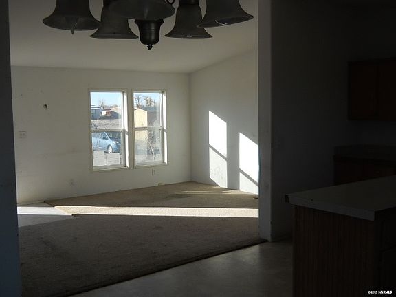 5th image of 660 Thornbird Dr