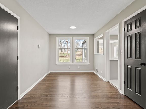 5th image of 8944 Holmes Rd