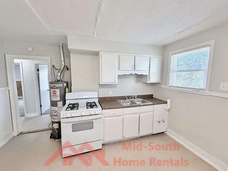 1417 Rayner St — Photo 3