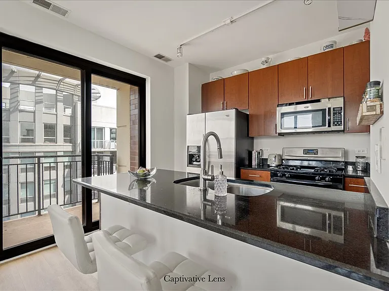 451 W Huron St #1507 — Photo 3