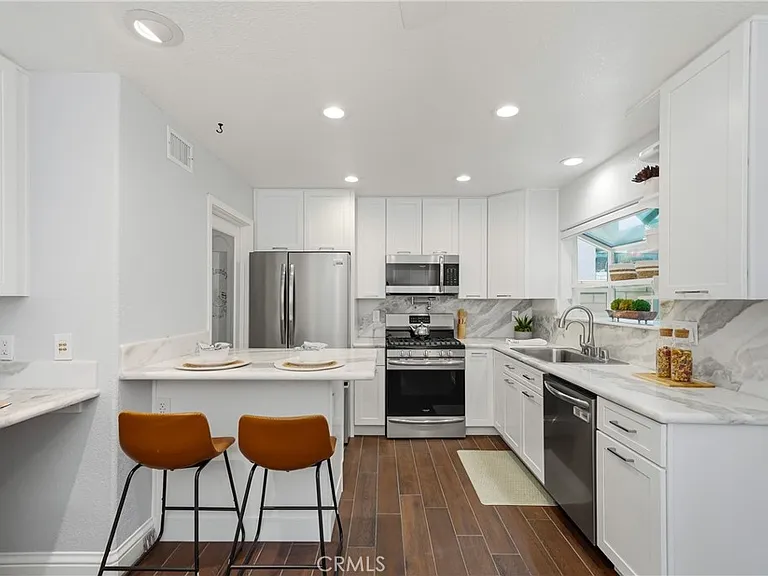 850 Windwood Dr — Photo 1